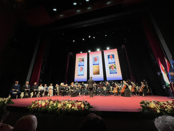 Monostori László atya kitüntetése