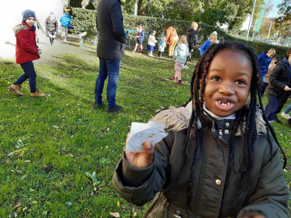 Libakeresés a templomkertben