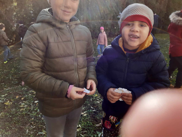 Libakeresés a templomkertben