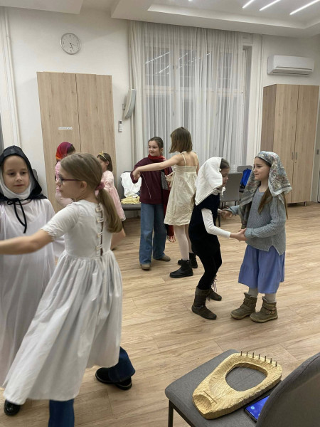 Légy szent! - Hittanklub farsang a plébánián