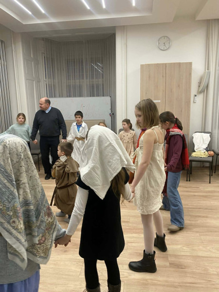 Légy szent! - Hittanklub farsang a plébánián