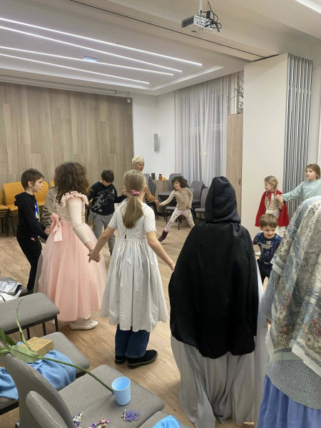 Légy szent! - Hittanklub farsang a plébánián